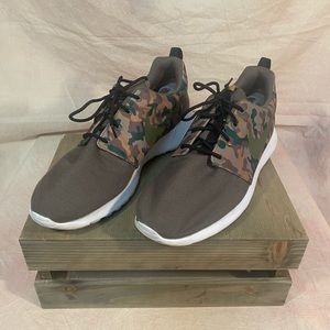 Men’s Nike Roshe One SE